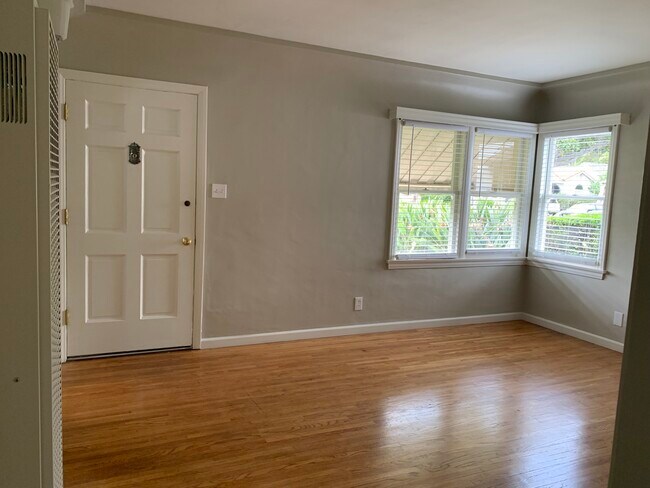 Foto del edificio - 318 N Bushnell Ave