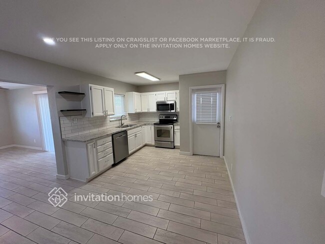 Building Photo - 2222 W Villa Maria Dr