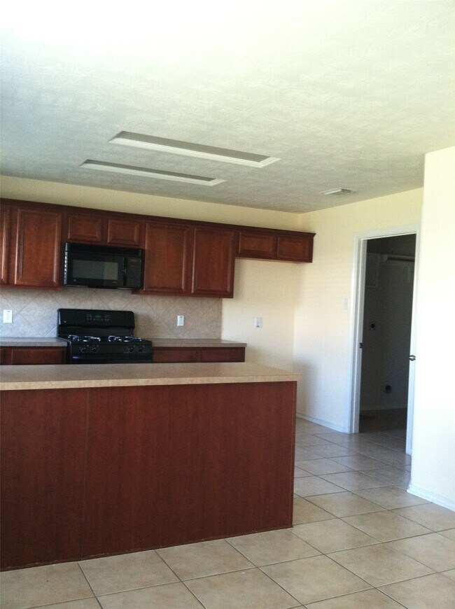 Foto del edificio - 6406 Bonnie Chase Ln