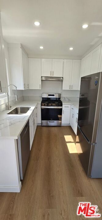 Building Photo - 1308 N Poinsettia Pl