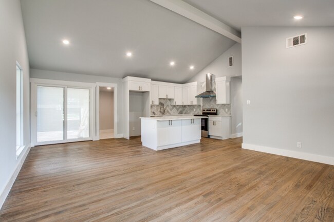 Foto del edificio - 6147 Ravendale Ln