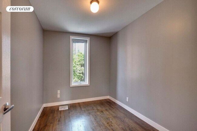 Building Photo - 475 Van Buren St