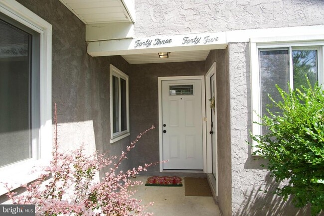 Building Photo - 45 Buttonwood Rd