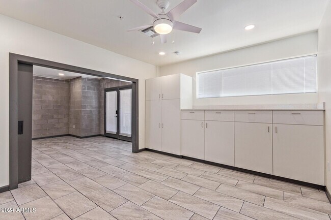 Foto del edificio - 129 N 11th Ave