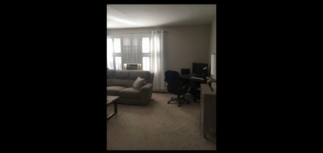 Building Photo - 15 Burbank St