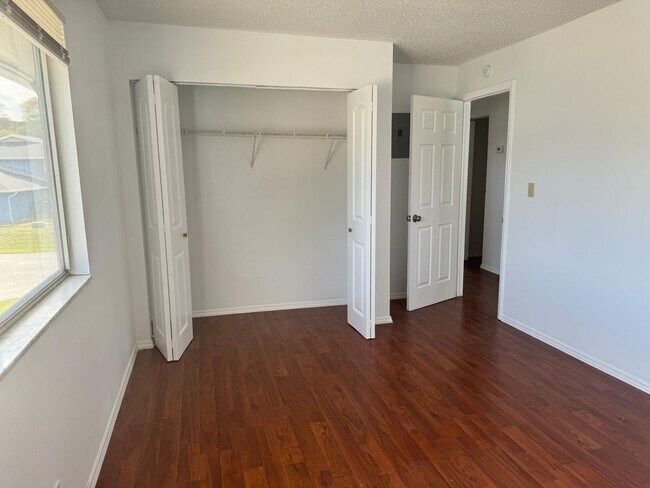 Building Photo - Cateleya Shores 2 Bed 1 Bath - $1850