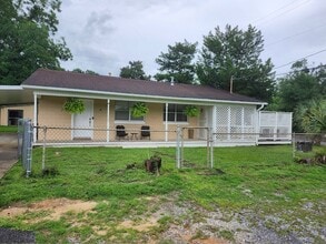 Building Photo - 208 Deer Ave