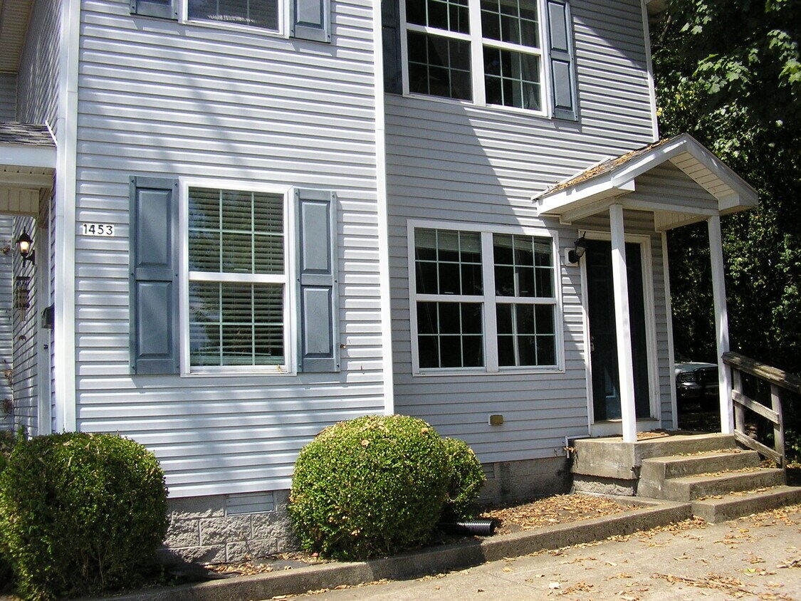 Primary Photo - 1453 Park St