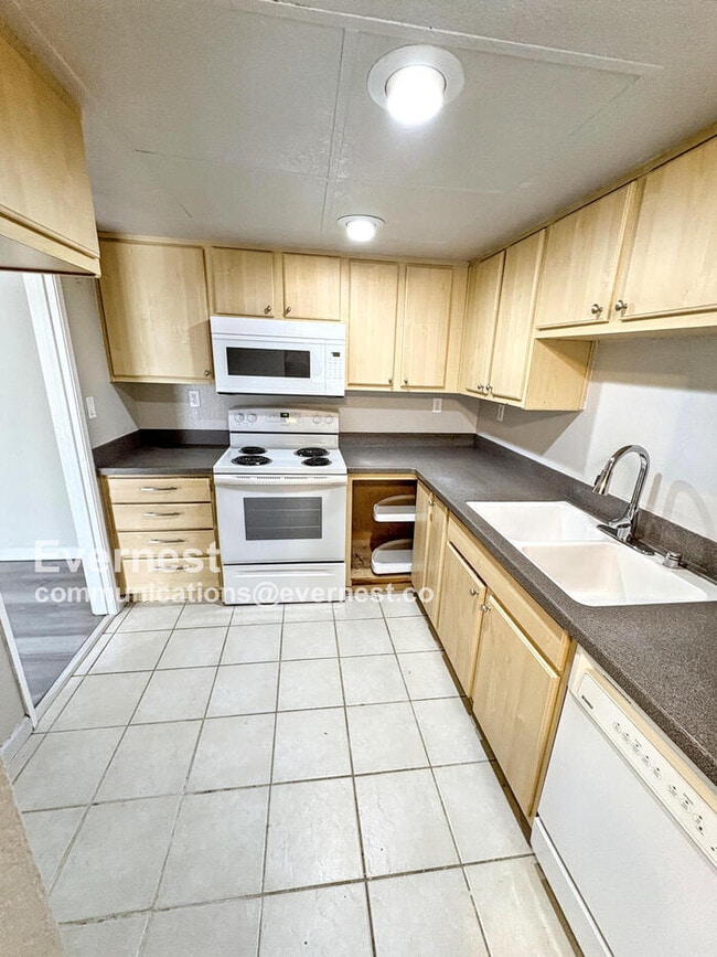 Building Photo - 1021 Evans Ct