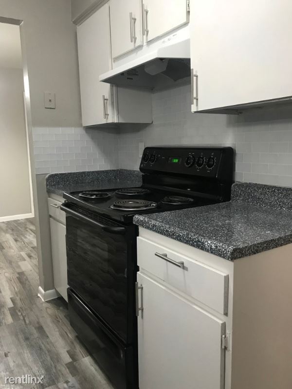 Foto principal - 3700 Conway St
