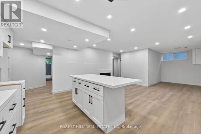 Building Photo - 19 Candis Dr