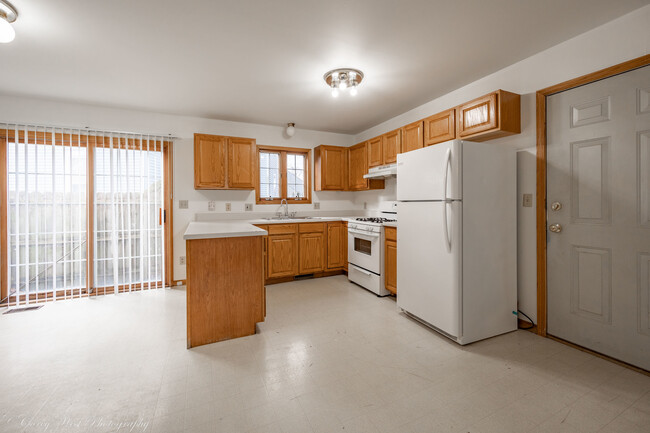 Building Photo - 208 Gurler St