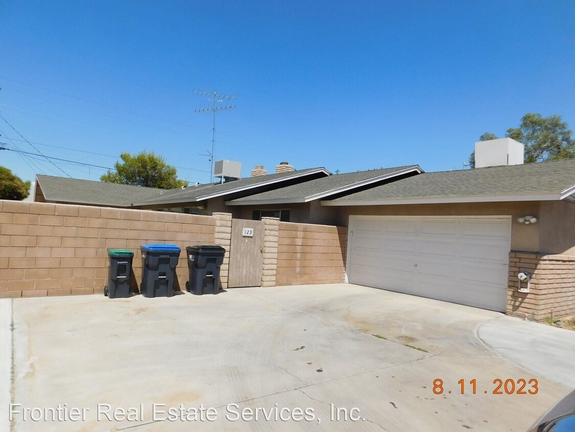 Primary Photo - 4 br, 2.5 bath House - 129 S Sunland St