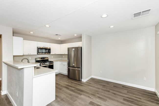 Building Photo - 9289 Hainsworth Ave