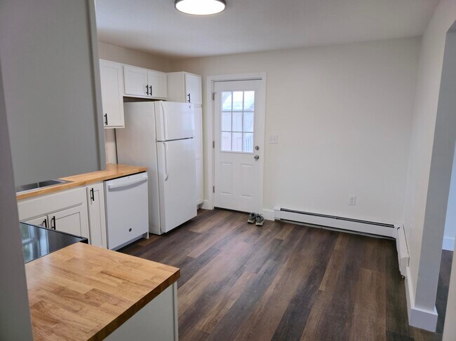 Cocina comedor - 21 Old Etna Rd