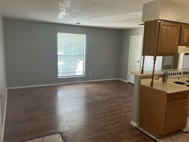 Building Photo - 1008 Faris St
