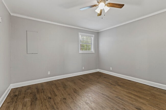 Building Photo - 308 W Lamm St