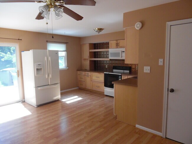 Foto del edificio - 3BR Townhome - Northampton School District