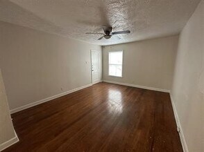 Building Photo - 4420 Roseland St
