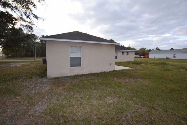 Building Photo - 826 Halifax Dr