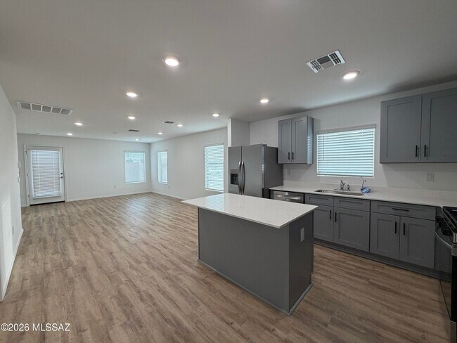 Foto del edificio - 10443 W Guilford Ln