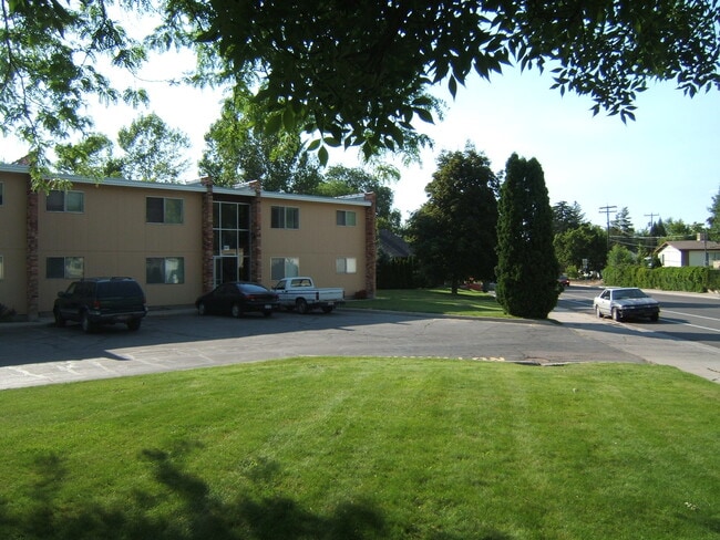Building Photo - Green Leaf Apartments