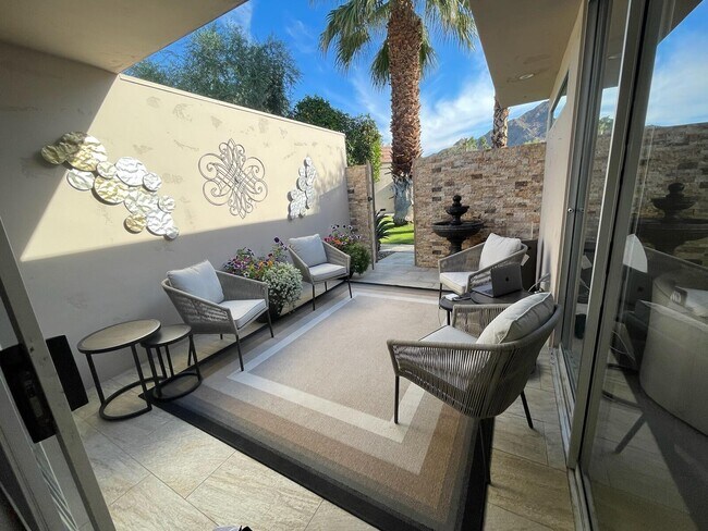 Foto del edificio - 76990 Lark Dr