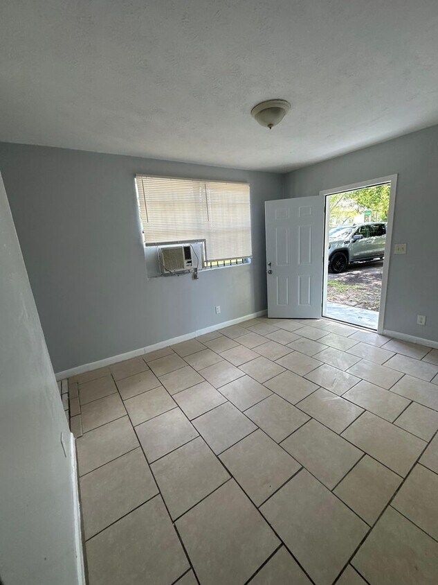 Foto principal - 1614/1616 W 3rd St.