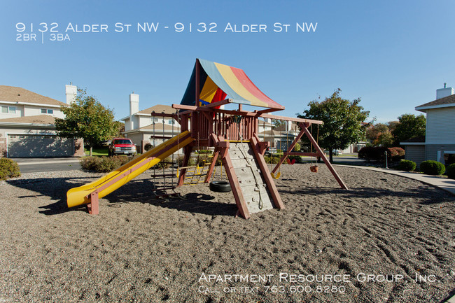 Building Photo - Beautiful Townhome in Northtown Crossings!