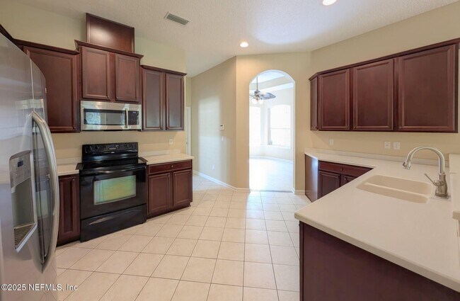 Foto del edificio - 5871 Brush Hollow Rd