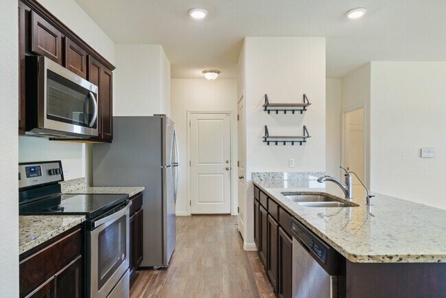 Foto del edificio - 13600 Charles Abraham Wy