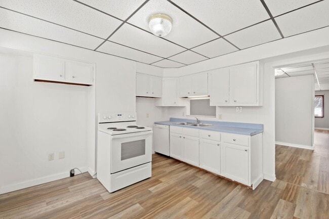 Building Photo - JUST LOWERED! EXPERIENCE THE ULTIMATE SAVI...
