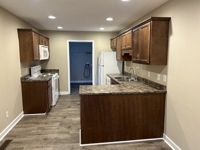 Foto del edificio - "Charming 2-Bedroom Retreat with 2 Full Baths in Cookeville – Spacious 1082 Sq Ft Living!"