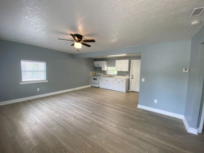 Building Photo - 2 Bedroom 1 Bath Home in Cocoa for Rent!