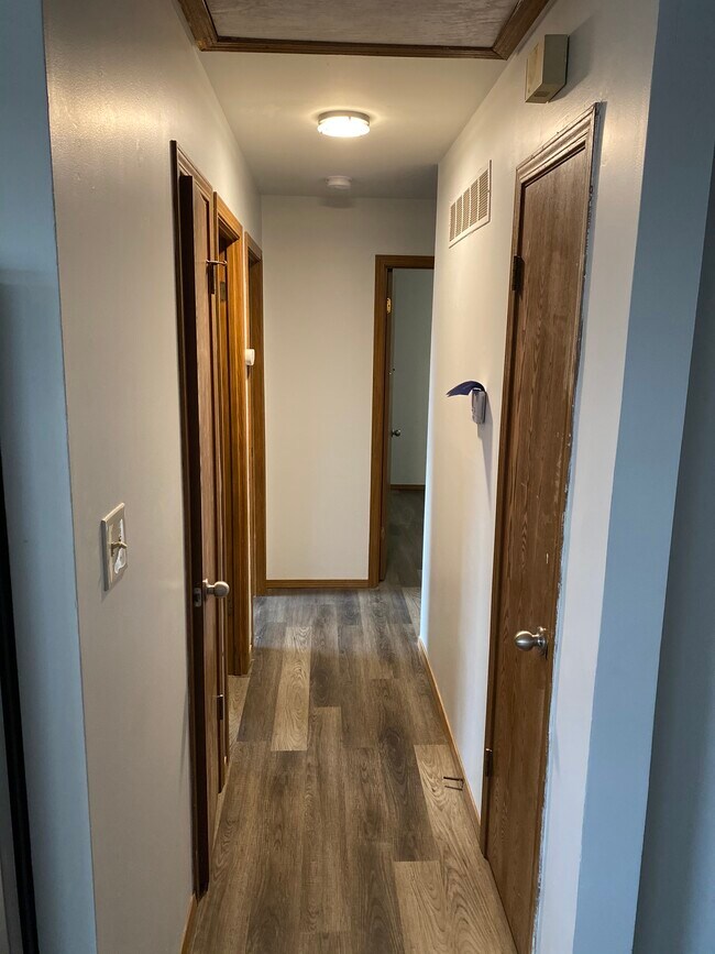 Pasillo - 7048 Beulah Ave