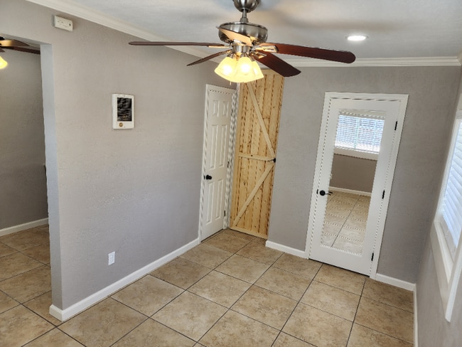 Building Photo - 721 S Pine St