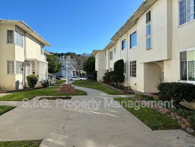 Building Photo - 727 E Chevy Chase Dr