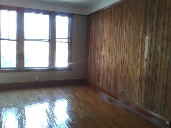 Building Photo - 3018 N Hoyne Ave