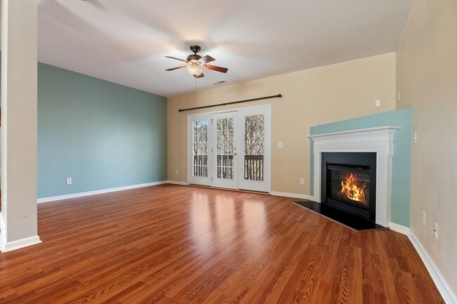 Building Photo - Bright and open townhome in South Durham!