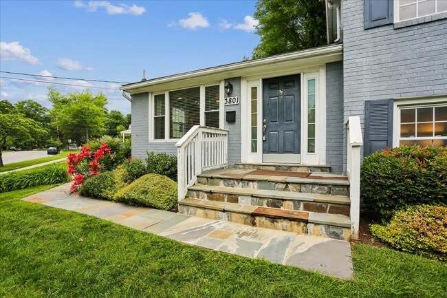 Building Photo - 3801 Denfeld Ave