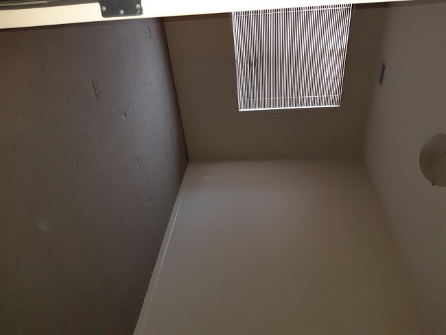 Building Photo - 2 Bed 2 Bath Unit in Edmonton, AB