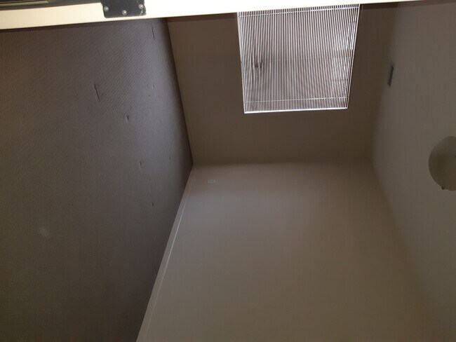 Photo du bâtiment - 2 Bed 2 Bath Unit in Edmonton, AB