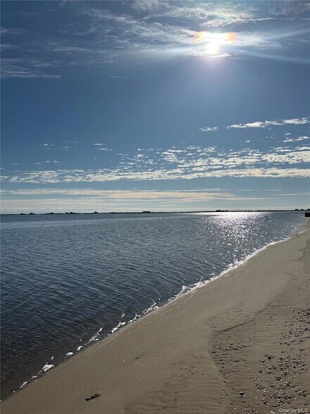 Building Photo - 25 Shinnecock Rd