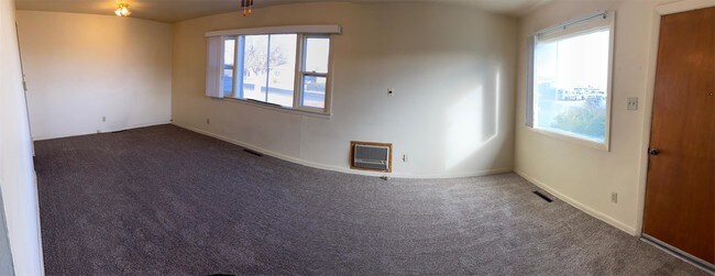 Building Photo - 2043 White Ave