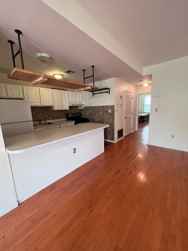Building Photo - 225 Halladay St