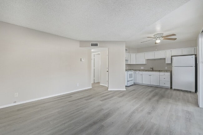 Foto del edificio - 11002 N 15th Ave