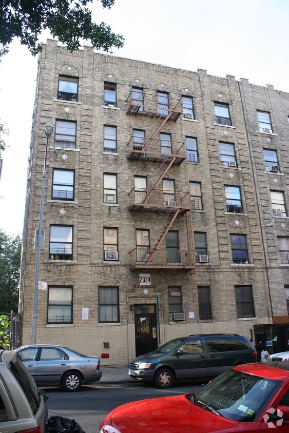 Building Photo - 2024 Davidson Ave