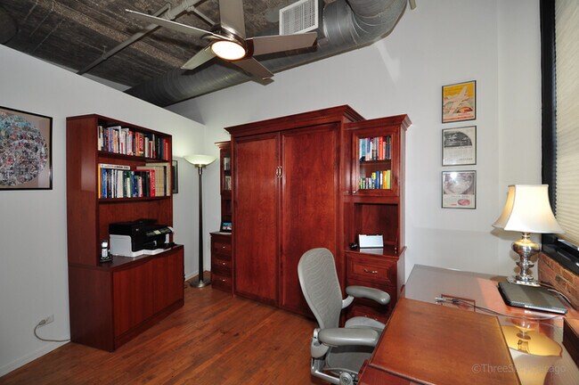 Building Photo - This bright & cozy SE corner 2B 1.5B loft ...