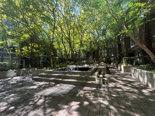 Building Photo - 1068 Hornby St