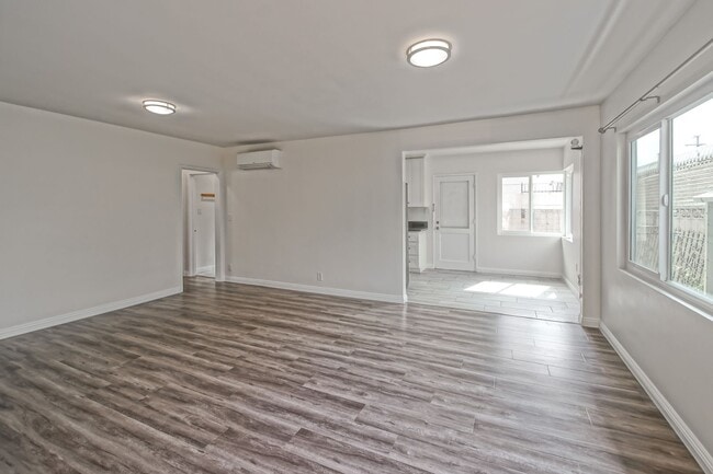 Building Photo - 11864 Manor Dr